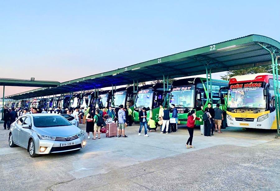 Sở Xây dựng yêu cầu các đơn vị kinh doanh vận tải chủ động xây dựng kế hoạch tăng cường phương tiện, bố trí lái xe để phục vụ tốt nhu cầu đi lại tăng cao. Ảnh: Minh Phương bo-tri.jpg